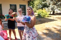 Children showing off their tie-dye hats